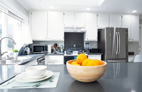 East San Jose House | Modern Spacious 5BR Retreat - Games & Large Yard