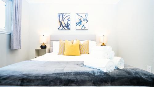 East San Jose House | Modern Spacious 5BR Retreat -Games & Large Yard