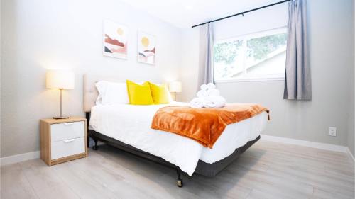East San Jose House | Modern Spacious 5BR Retreat -Games & Large Yard
