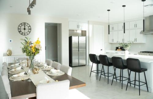 Enterprise Villa | Modern Spacious 6BR Villa with Game Loft 5 Min to Strip, Stadium & Shopping!