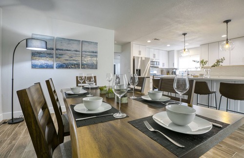 The Pueblo House | Modern, spacious, comfy! Minutes to Red Rock, Golf, Tivoli Village and the Strip