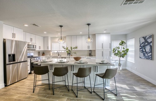 The Pueblo House | Modern, spacious, comfy! Minutes to Red Rock, Golf, Tivoli Village and the Strip