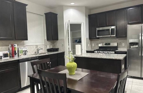 Conroe House | Modern/Spacious Haven in the Heart of Conroe - Entire Home