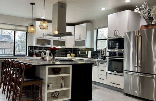 West Highland House | Modern Spacious Home w/ Luxury Outdoor Rooftop Walkable to dining, parks & more!