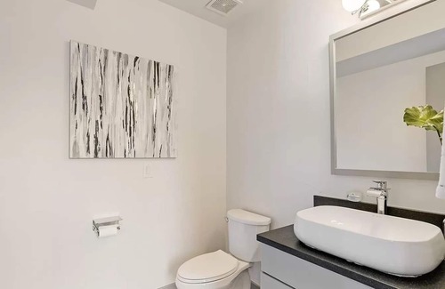 West Highland House | Modern Spacious Home w/ Luxury Outdoor Rooftop Walkable to dining, parks & more!