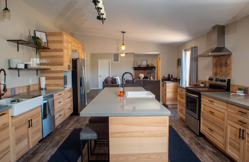 Joshua Tree House | Modern Spacious Ranch W Jacuzzi, Cowboy Pool, Stargaze, Mt. Views, and Hammocks