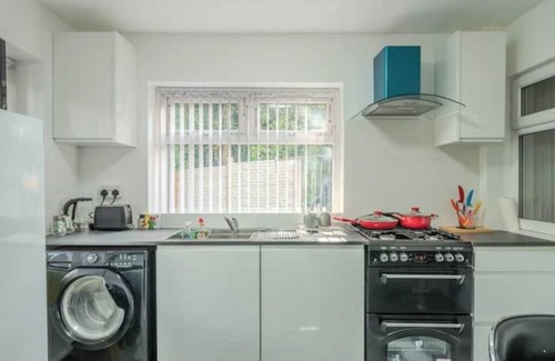 Manchester House | Modern Stay Near City & Park - 1+ Night Stays