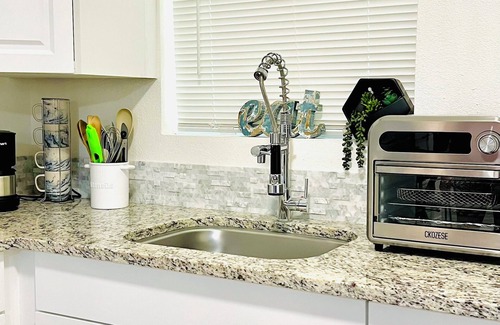 Walsingham Apartment | Modern Studio 10 Min to Beach with Kitchen, AC, Fast Wi-Fi and Private Bathroom.