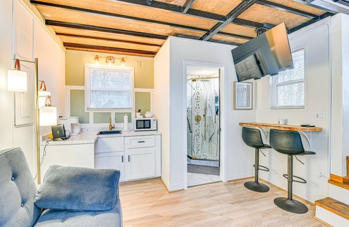 Starkville Apartment | Modern Studio ~ 2 Mi to MSU in Starkville!