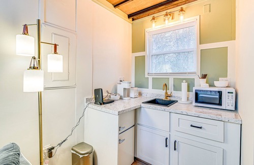 Starkville Apartment | Modern Studio ~ 2 Mi to MSU in Starkville!