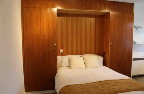 Chatham Apartment | Modern studio apartment with parking