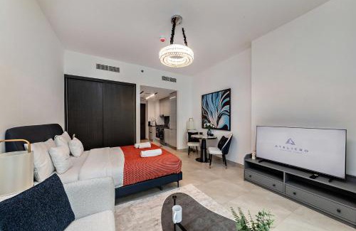 Business Bay Apartment | Modern Studio at Paragon with City View