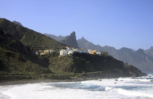 La Sabinita Apartment | Modern studio with a sunny roof terrace - views of the sea and mountains, brine pool