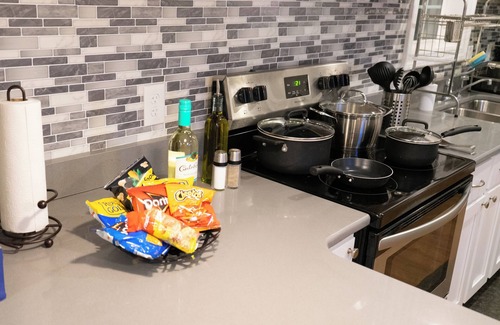 Dudley - Brunswick King Condo | Modern & Stylish 1-Bedroom Condo near Downtown