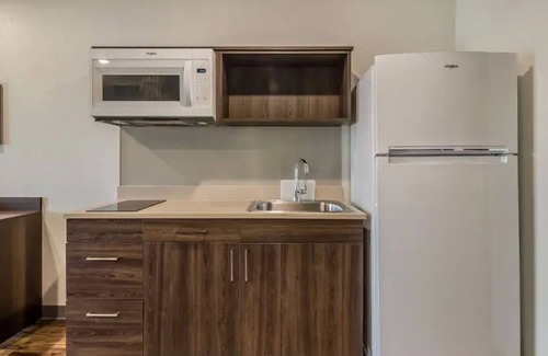 Lowell Hotel | Modern Suite with Full Kitchen Near Pinnacle Promenade and Shiloh Memorial Park