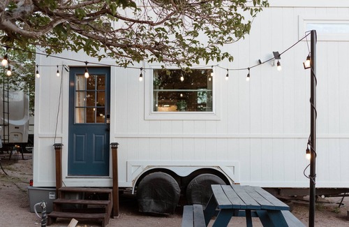 Biggs Field House | Modern Tiny Home with Loft + Pool/Hot Tub