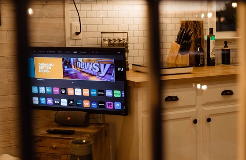 Biggs Field House | Modern Tiny Home with Loft + Pool/Hot Tub