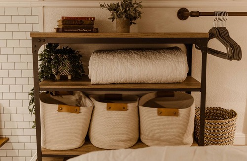 Biggs Field House | Modern Tiny Home with Loft + Pool/Hot Tub