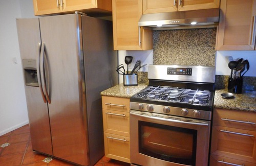 Mid City House | Modern Townhouse Suites Chef's Kitchen 1Gar Adj Beverly Hills Med & Tech Centers