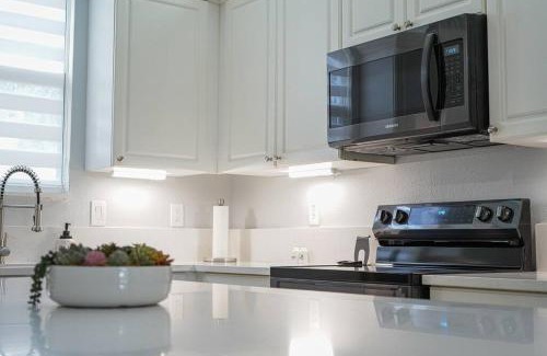 Kissimmee House | Modern Townhouse with Pool Close to Disney & Silver Spurs Arena