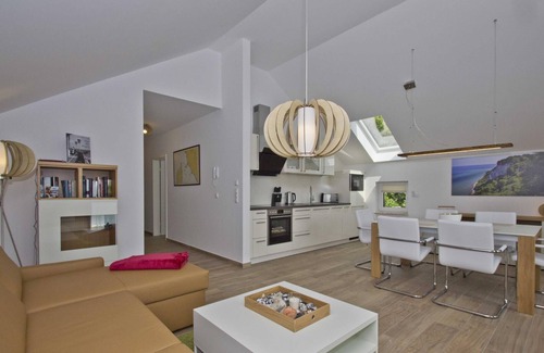 Breege Apartment | Modern vacation apartment with balcony and sea view - Holiday apartment Helligdom