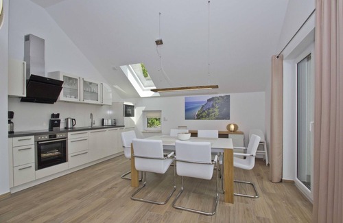 Breege Apartment | Modern vacation apartment with balcony and sea view - Holiday apartment Helligdom