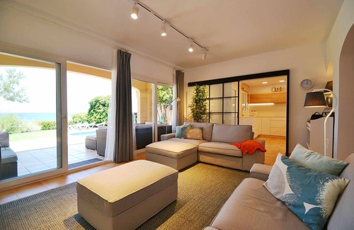 Urbanizacion S'Estanyol House | Modern villa with oceanfront & pool for 6 people