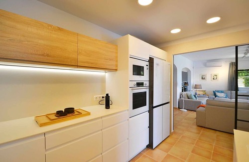 Urbanizacion S'Estanyol House | Modern villa with oceanfront & pool for 6 people