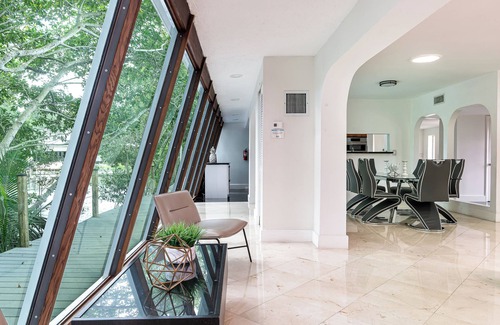 Ojus House | Modern Waterfront - Pool, kayaks & prime location! Near Aventura Mall & Beach!