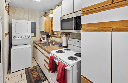 Red River Cottage | "Moe's Riverside Cottage", Riverfront, Pet friendly, WIFI, sleeps 6