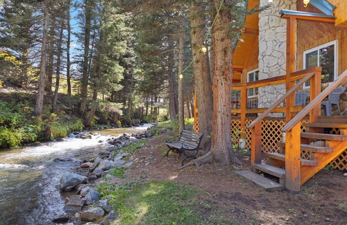 Red River Cottage | "Moe's Riverside Cottage", Riverfront, Pet friendly, WIFI, sleeps 6