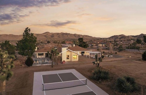 Yucca Valley House | Mojave Moon- Group Retreat w/Pool,Spa & Pickleball