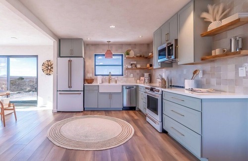 Twentynine Palms House | Mojave Palms · Epic Mojave Views + Sauna & Pool