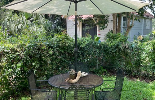 Historic District House | Mojito Studio- Walk to everything Beaufort has to offer!