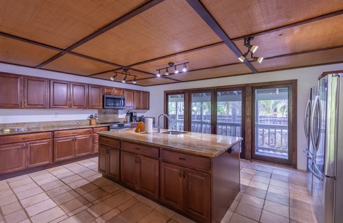 Waialua House | Mokuleia Beach House - Your Escape on the Beach!