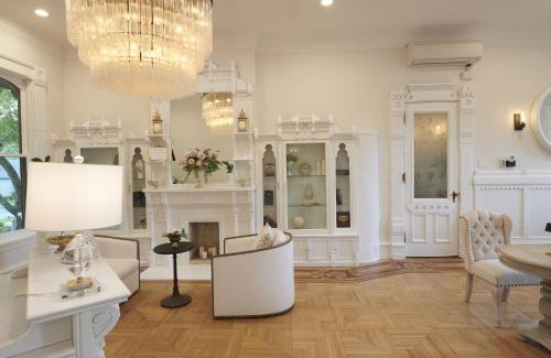 Oconomowoc Hotel | Mon Bijou