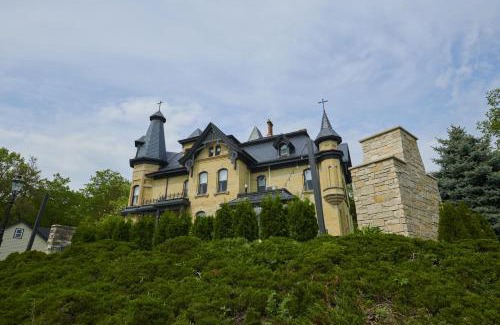 Oconomowoc Hotel | Mon Bijou