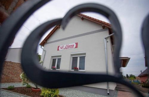 Sarvar Apartment | Mona Apartman