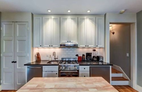 Westside House | Monaco Manor | Charleston Home w/Rooftop Deck!