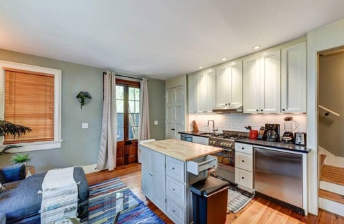 Westside House | Monaco Manor | Charleston Home w/Rooftop Deck!