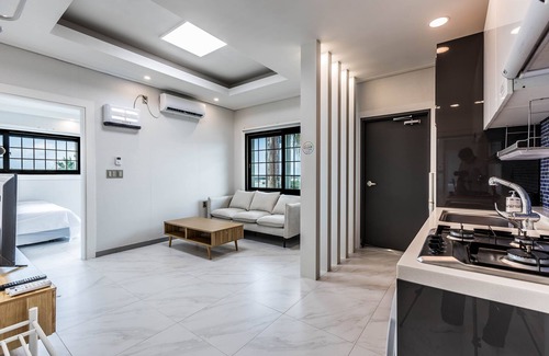 Songsan-dong House | Monaco Pool Pension