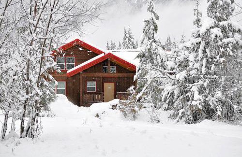 Skykomish House | Money Creek Lodge - 5 Bed 2 Bath Vacation home in Skykomish