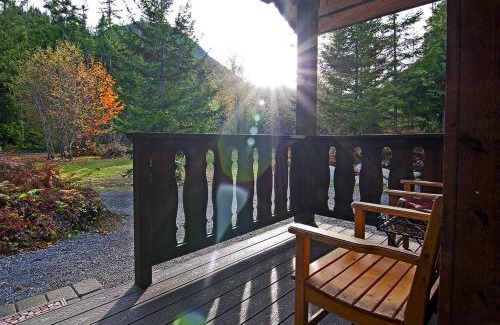 Skykomish House | Money Creek Lodge - 5 Bed 2 Bath Vacation home in Skykomish