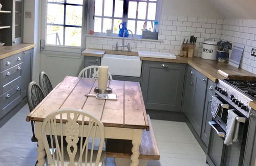 Lyme Regis House | Monmouth House Old Town Lyme Regis parking garden16 guests beach Pets Hot tub