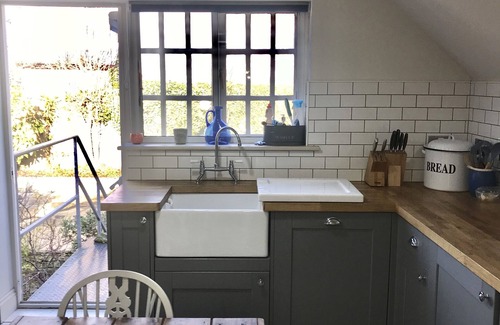 Lyme Regis House | Monmouth House Old Town Lyme Regis parking garden16 guests beach Pets Hot tub