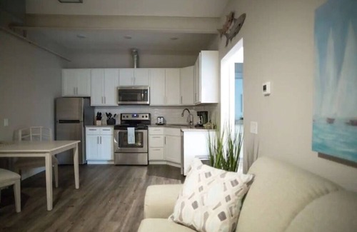 Bridgman Hotel | Monogram Inn - Breakwater (Room #17)