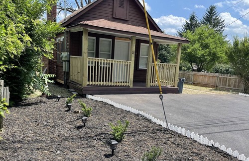 Monticello Cottage | Monroe Cottage Near Kartrite Waterpark/ Resorts World Casino
