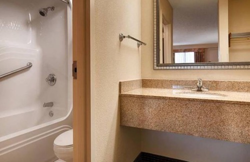 Monroe House | Monroe!Spacious pad,Treehouse Vineyards,Fun,Relax!