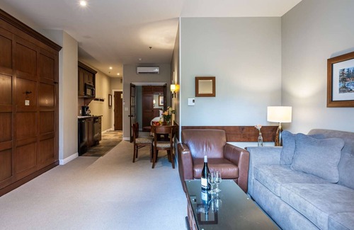 Mont-Tremblant Hotel | Mont-Tremblant - Château Beauvallon - One Bedroom Family Suite-Free resort shuttle!
