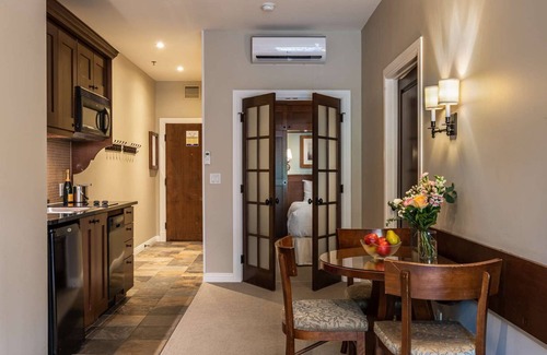 Mont-Tremblant Hotel | Mont-Tremblant - Château Beauvallon - One Bedroom Family Suite-Free resort shuttle!